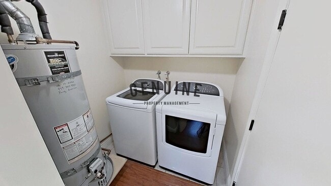 Building Photo - Dual Master Two Bedroom Townhouse in Gated...