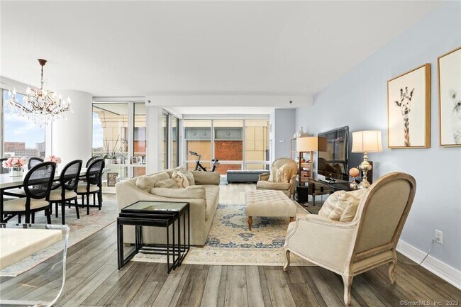 Building Photo - 1 Broad St