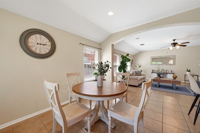 Building Photo - 66 W Lasting Spring Cir