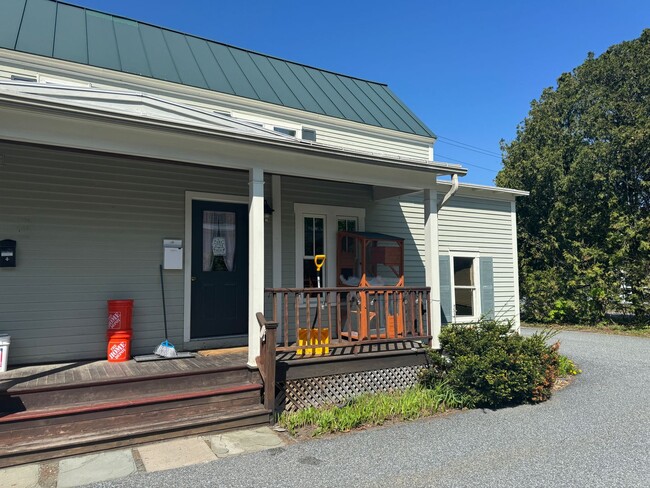 Primary Photo - 37 Bank St