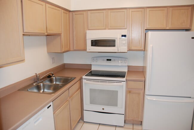 Building Photo - 249 W Ct of Shorewood