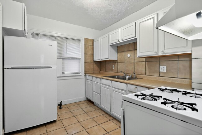 Building Photo - 16171 Cheyenne St