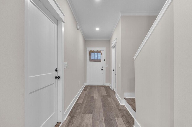 Building Photo - Modern 3 Bedroom Townhome!!