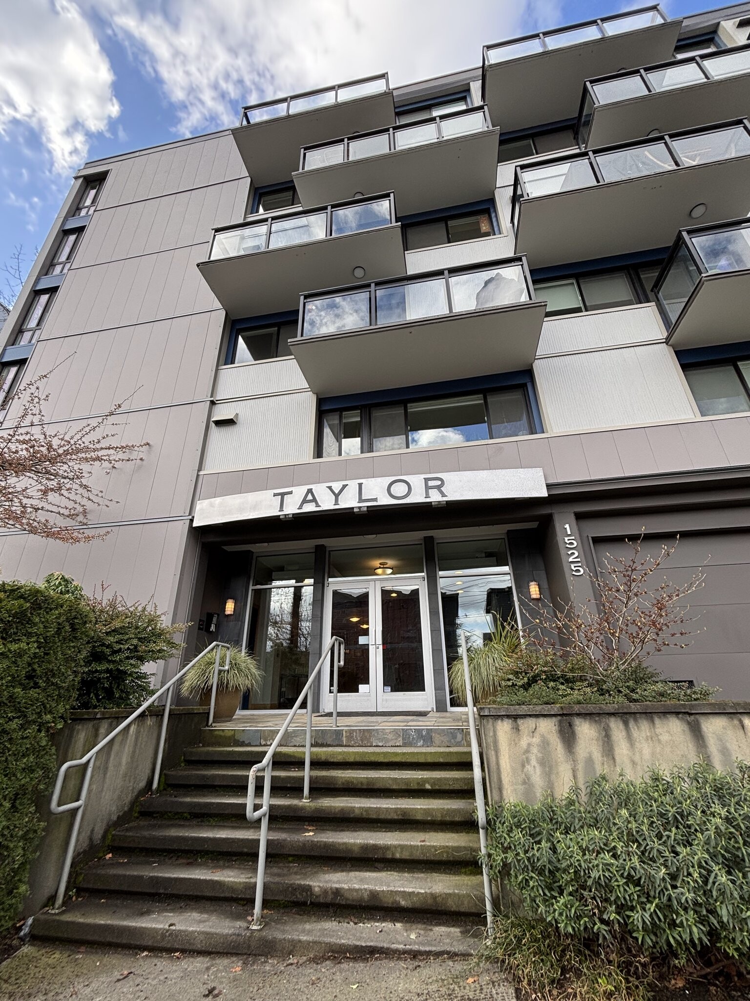 Building Photo - 1525 Taylor Ave N