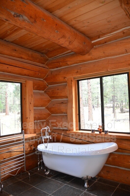 Building Photo - 1500 E Iris Trail