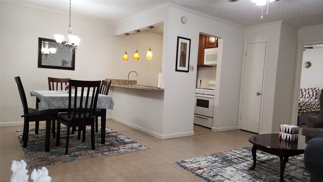 Building Photo - 4727 W Alabama St