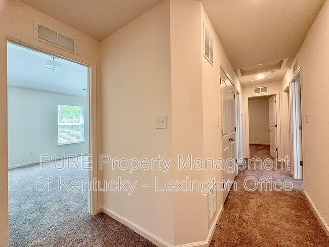 Building Photo - 852 Halford Pl