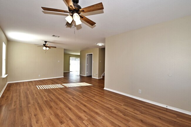 Building Photo - 4 Bedrooms!!!!! 2.5 bath and 2 attached ca...