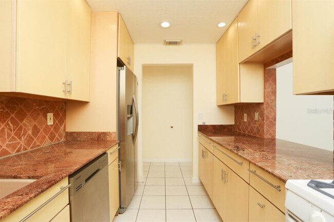 Building Photo - 4755 Village Garden Dr