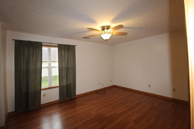 Building Photo - Two Bedroom Apartment