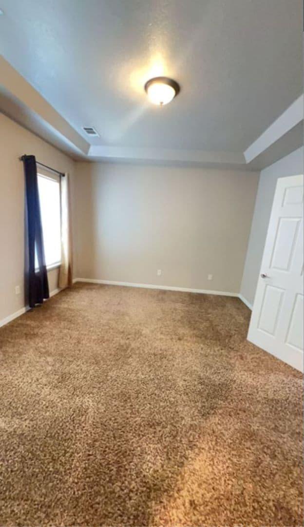 Building Photo - 3 bed 2 bath with Garage, Yard & Laundry