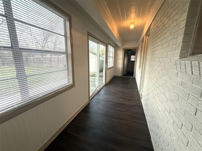 Building Photo - 107 Elm Ave