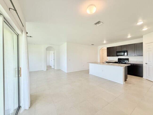 Building Photo - 3422 Cancun Ct