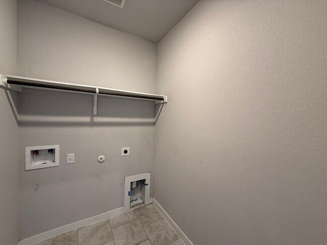 Building Photo - 18300 Emu Ln