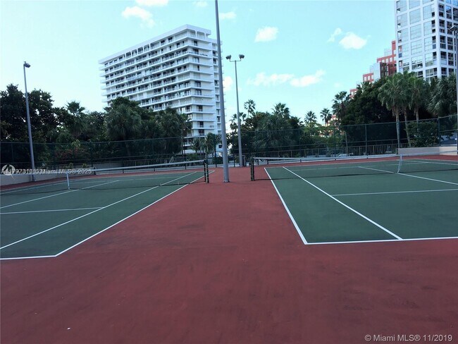 Building Photo - 1450 Brickell Bay Dr