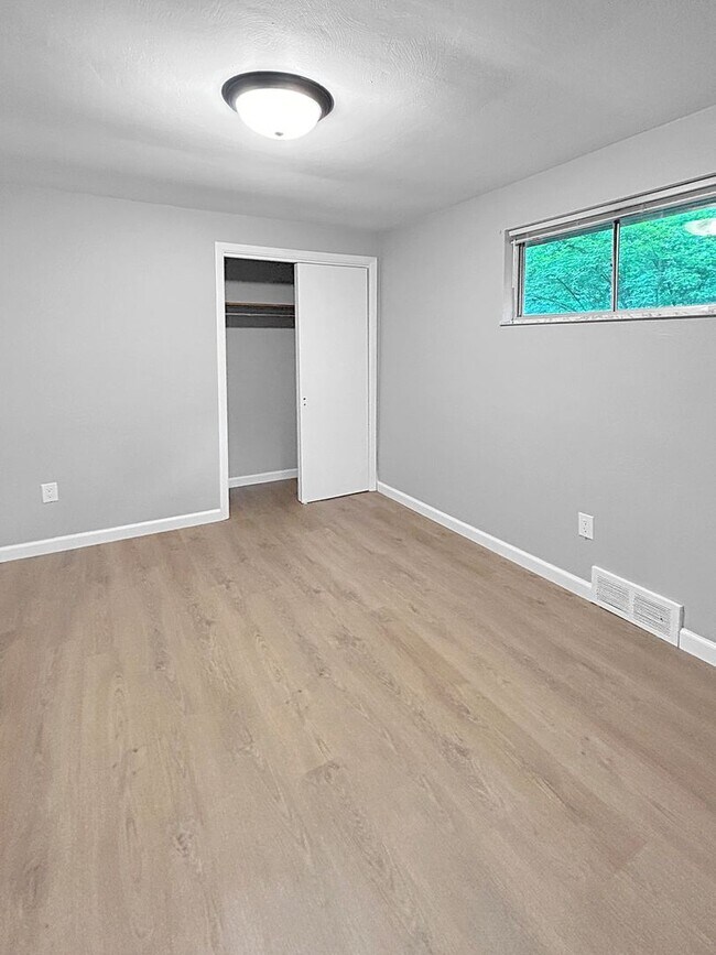 Building Photo - 114 McLaughlin Rd