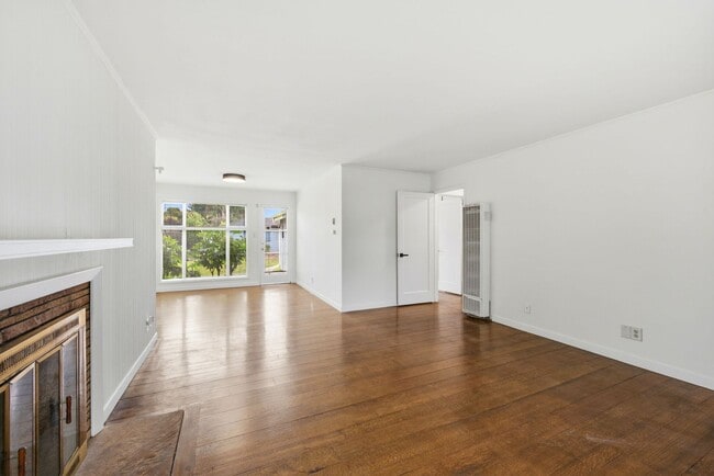 Building Photo - Charming single level family home located in sought after San Lorenzo Village.