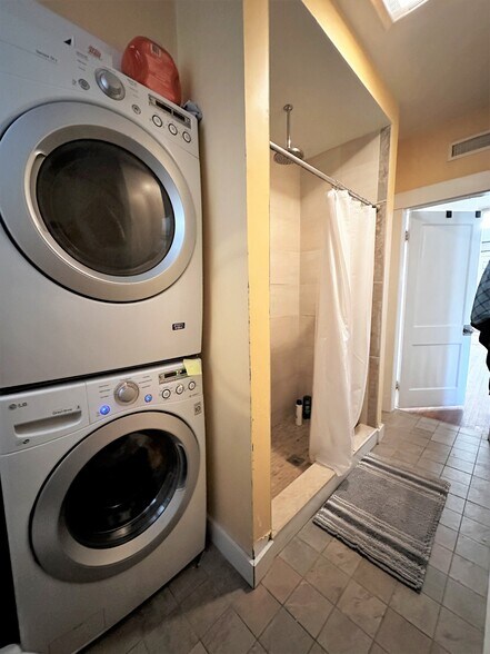 Building Photo - 229 Chestnut Hill Ave