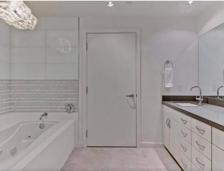 Building Photo - 3415 6th Ave