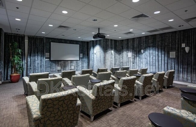 Building Photo - 711 Cosmopolitan Dr NE