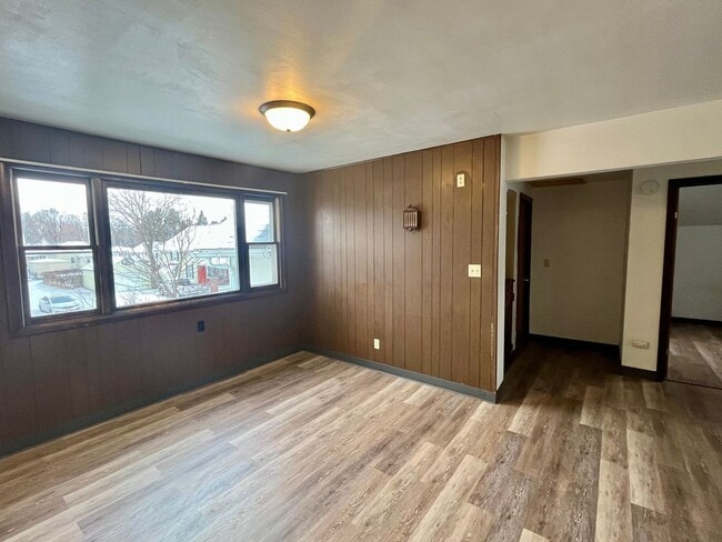 Building Photo - 136 Edwards St