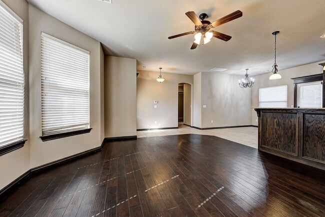 Building Photo - Spacious 3-Bedroom Home in Yukon – Modern ...