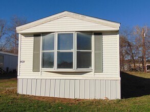 Building Photo - 909 Barrier Ln