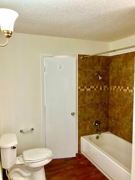 Building Photo - 144 W Hickory Dr