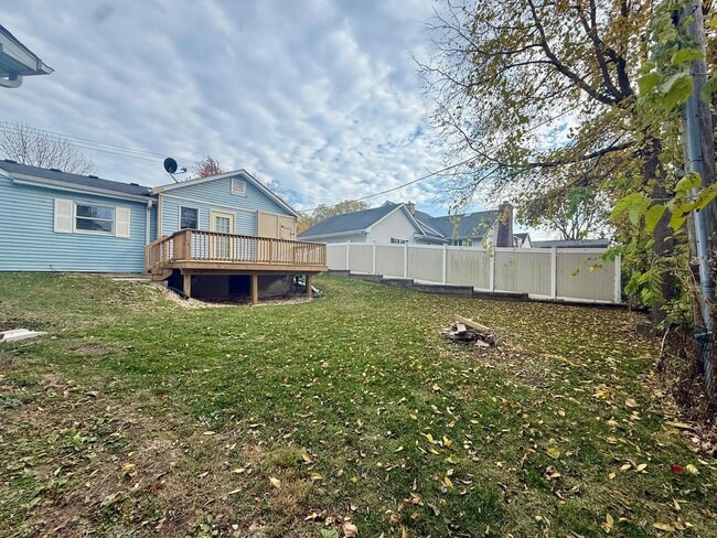 Building Photo - 15136 S James St