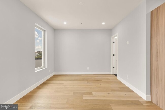 Building Photo - 3215 Mt Pleasant St NW