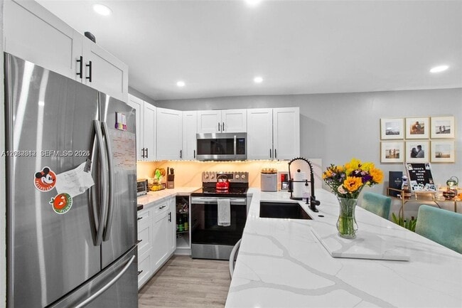 Building Photo - 7725 SW 86th St