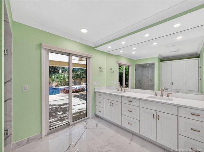 Building Photo - 3055 SE Glasgow Dr