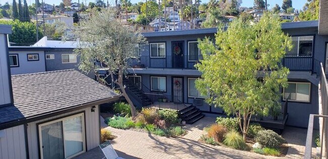 Building Photo - Renovated La Mesa Village 2BR/2BA Condo