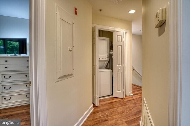 Building Photo - 28463 Pinehurst Cir