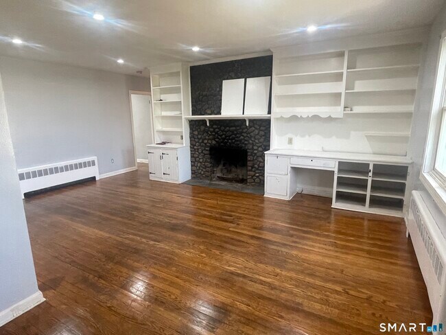 Building Photo - 521 Mill St