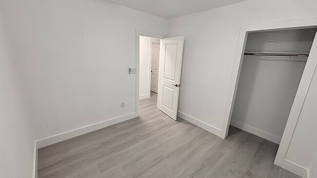 Building Photo - 721 N 68th Ter