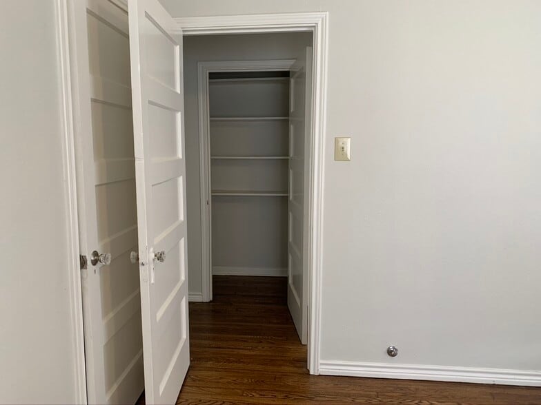 closet - 513 Eleanor Ave