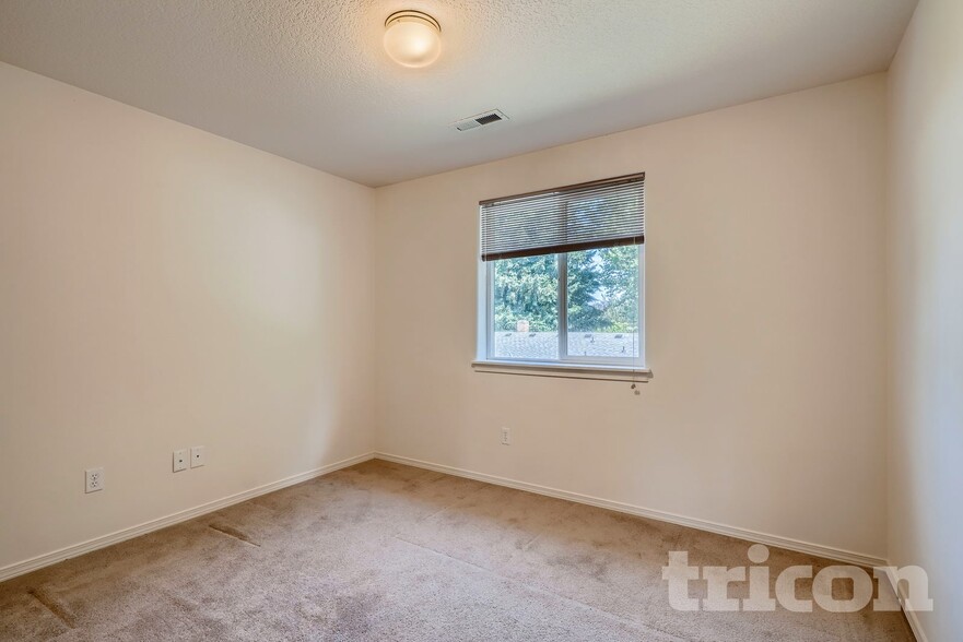 Building Photo - 6509 NE 139th Ct