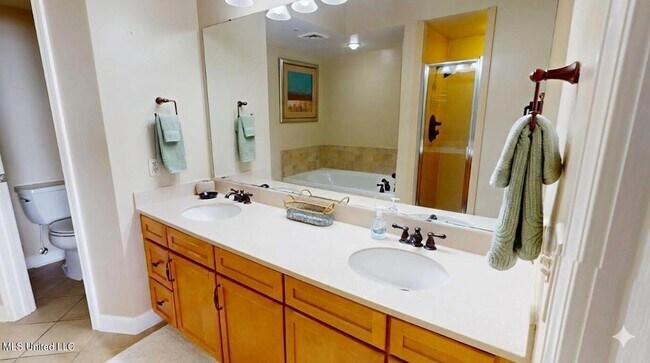 Building Photo - 1200 Beach Dr