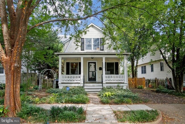 Primary Photo - 112 E Walnut St