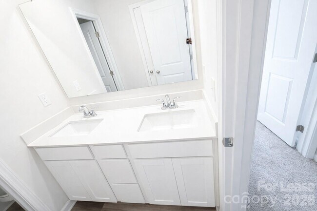 Building Photo - 193 Brentwood Dr