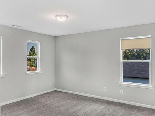 Building Photo - 2054 Maplewood Way