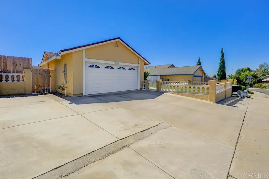 Building Photo - 6435 Bullock Dr