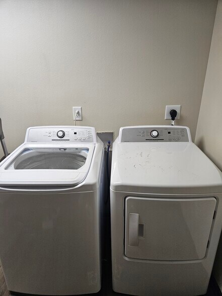 Building Photo - 1317 6th St