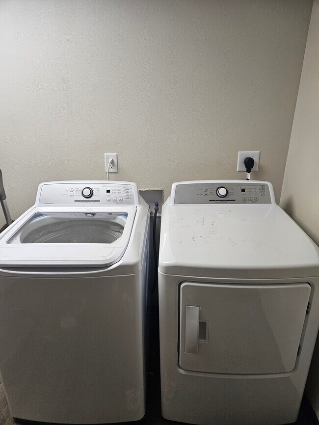 Building Photo - 1317 6th St