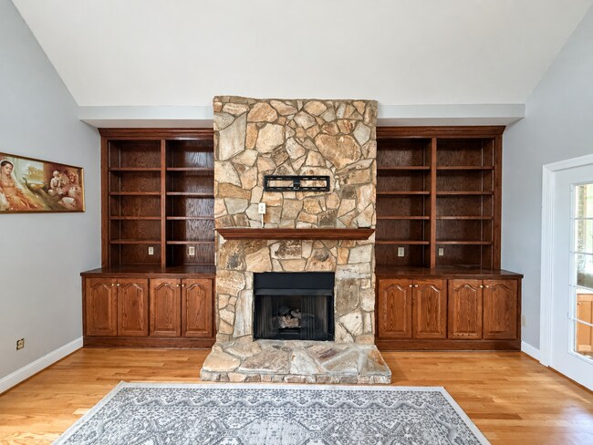 Building Photo - 2040 Webster Grove Dr