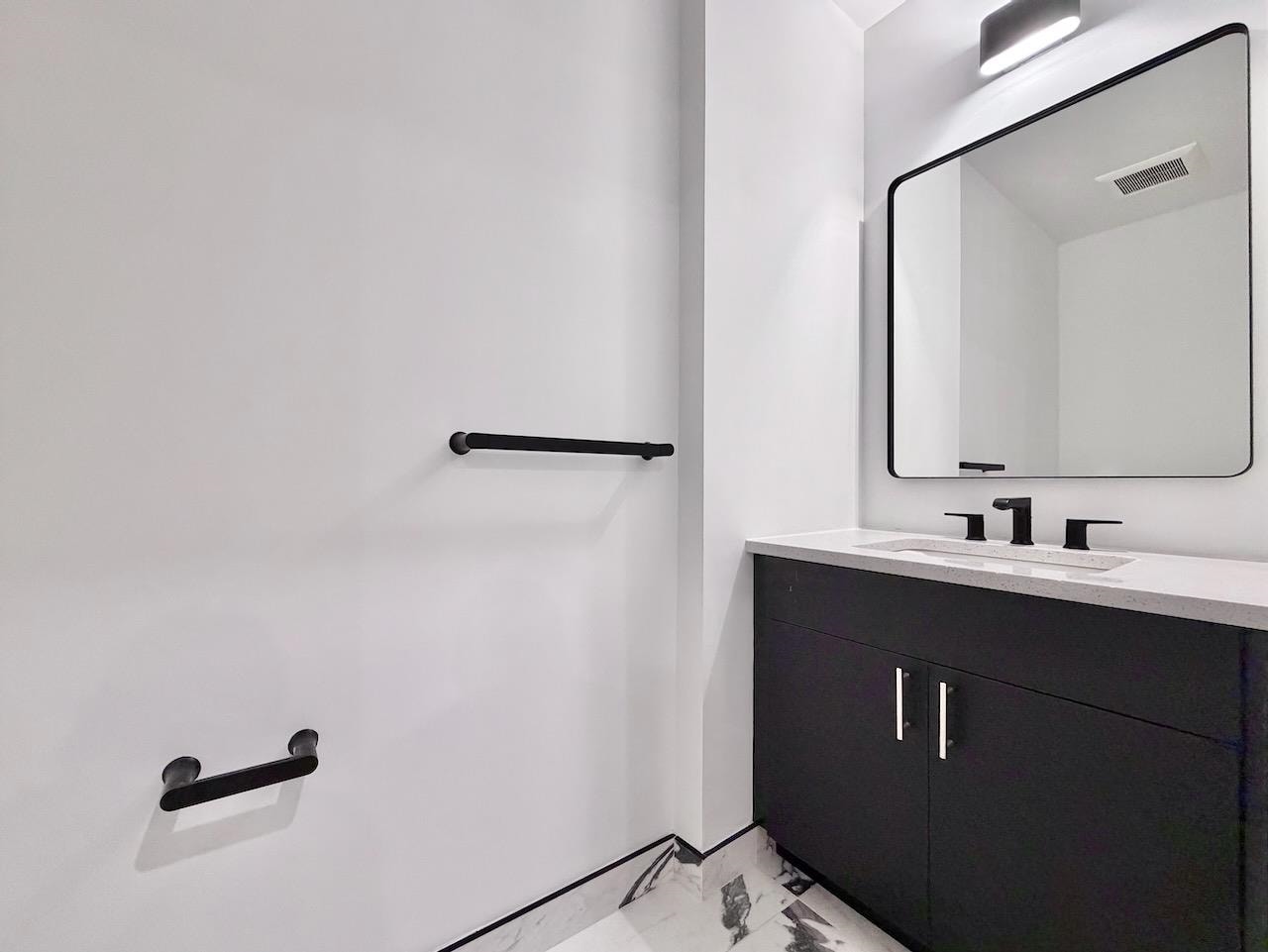 Building Photo - 375 Monmouth St