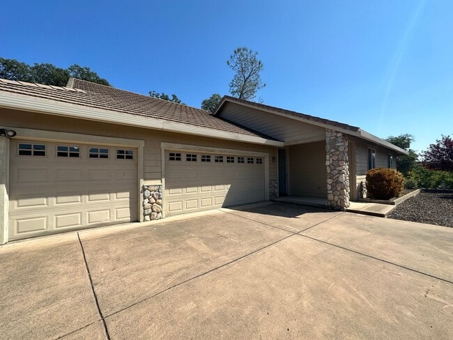 Building Photo - STUNNING!!!  Gorgeous Home In Connor Estates