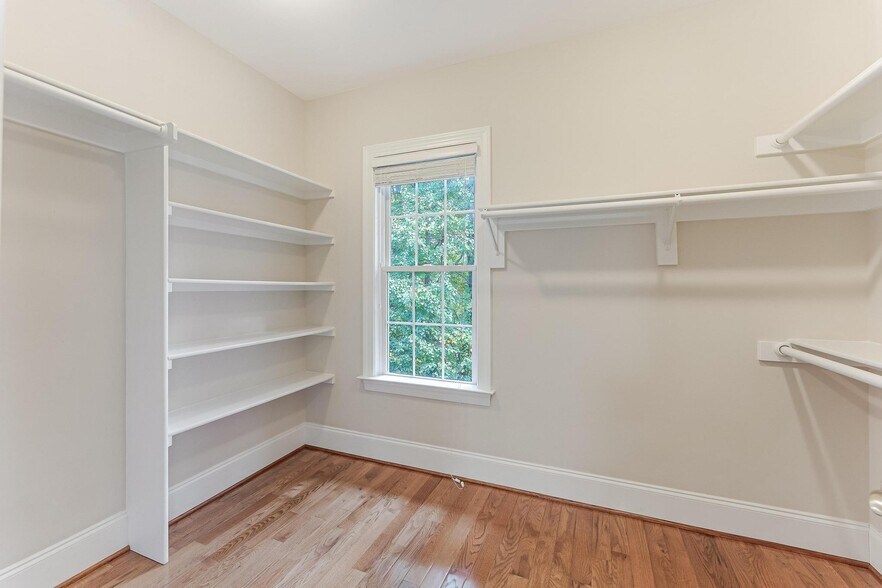 Building Photo - 829 Golden Arrow St