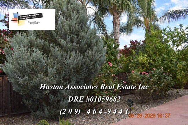Building Photo - 458 N Covina St